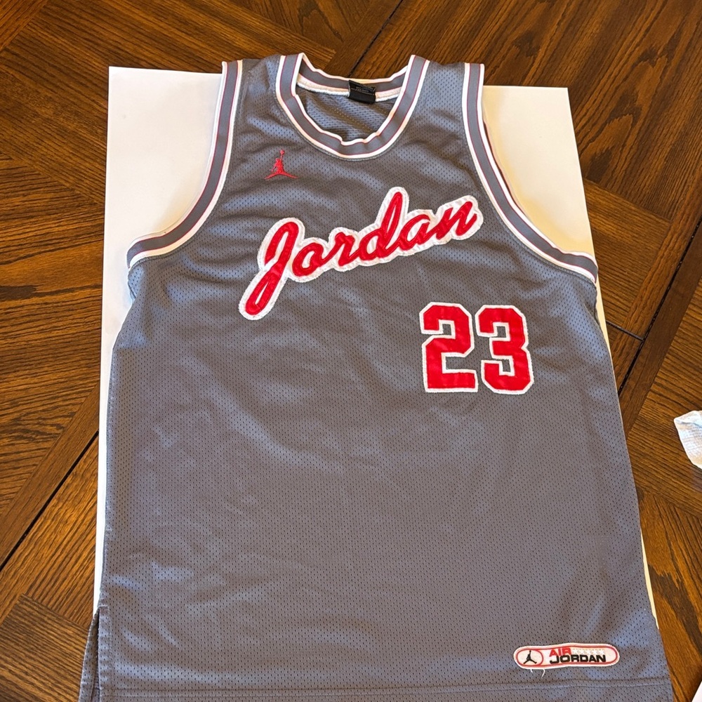 Air Jordan Chicago Bulls Michael Jordan 23 Sleeveless Jersey Gray/Red Sz Medium
